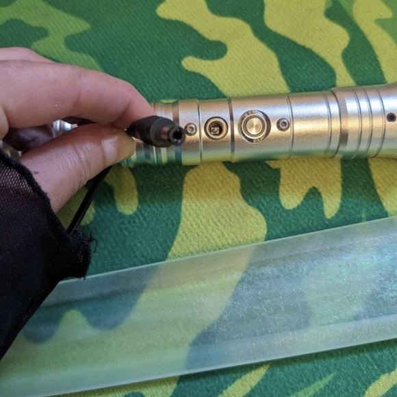 Frozen icy light up sword - Picture 4 of 5